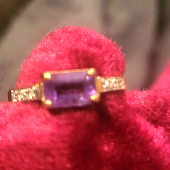 Beautiful little antique amethyst pinky ring with 2 diamonds on each side - Picture 2 of 2